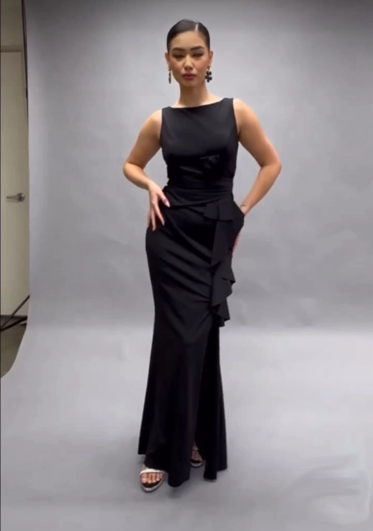 VESTIDO LISO RUFFLE COSTADO