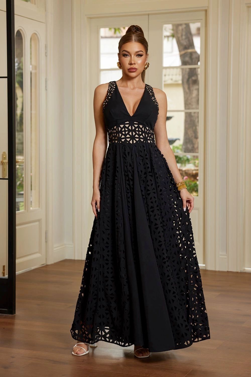 MAXI VESTIDO NEGRO CON TIRAS
