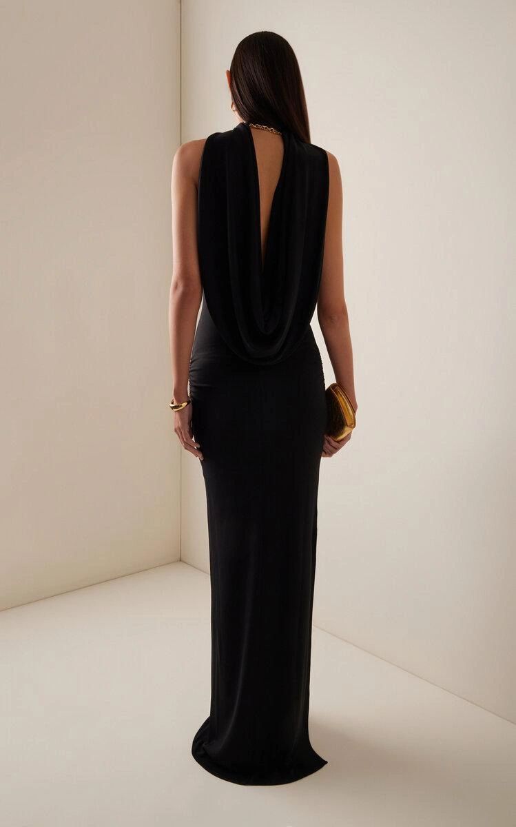 VESTIDO NEGRO DETALLE DORADO