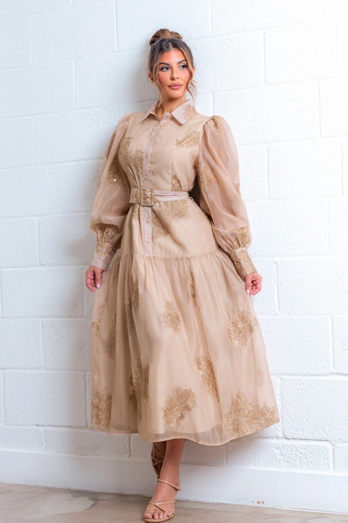 VESTIDO CON APLICACIONES