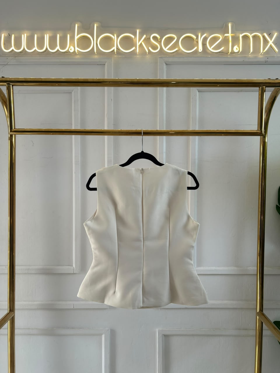 BLUSA FLOR RESALTADA