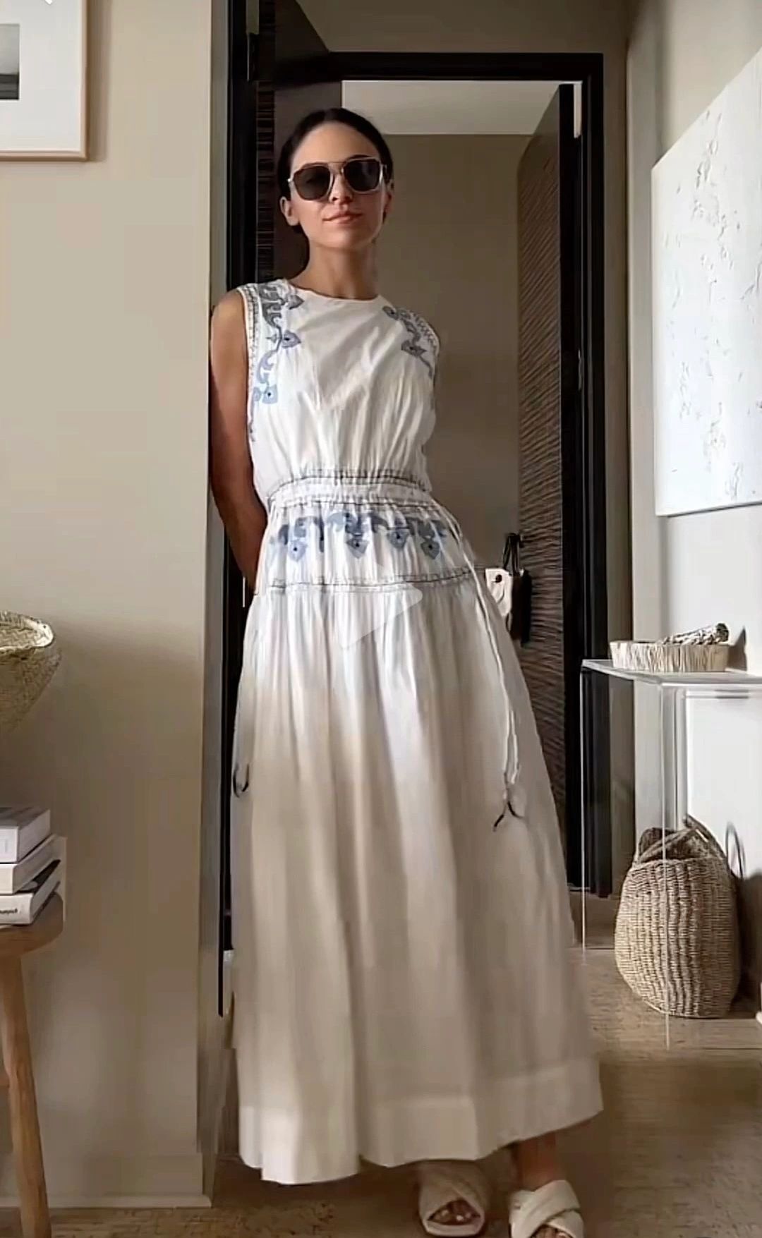VESTIDO BLANCO BORDADO AZUL
