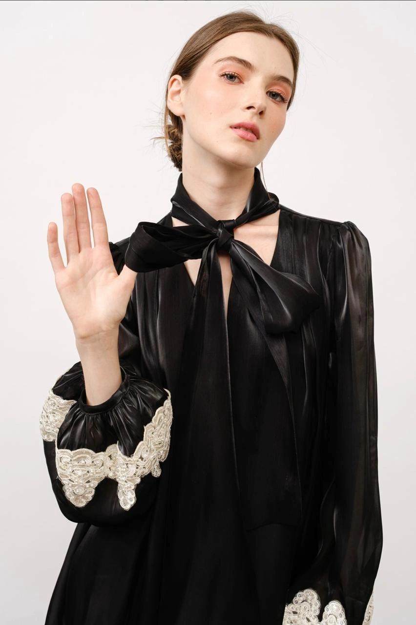 VESTIDO NEGRO CON ENCAJE