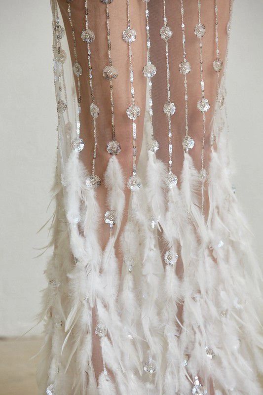 CONJUNTO FALDA CON PLUMAS