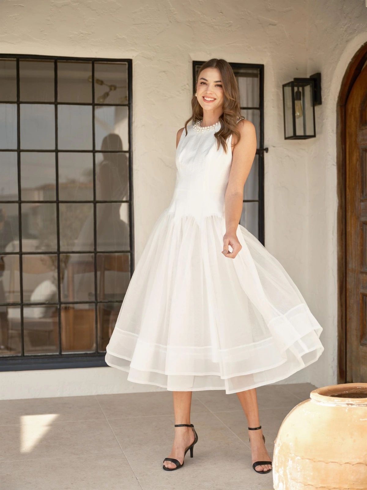 VESTIDO BLANCO CUELLO DE PERLAS