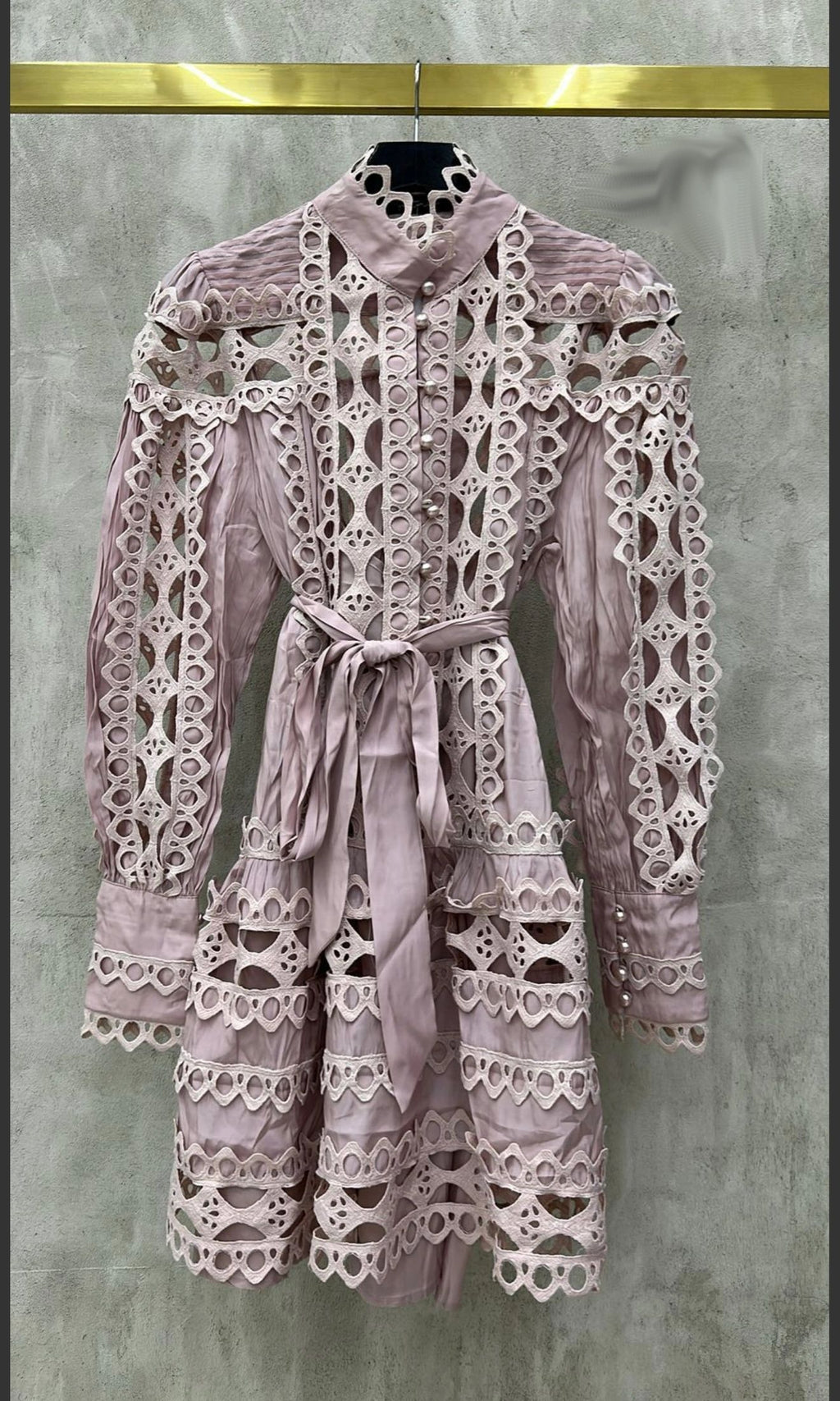 VESTIDO GUIPUR BOTONES DE PERLA