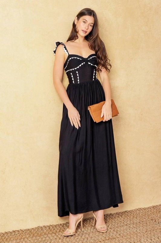 VESTIDO MIDI NEGRO DELINEADO