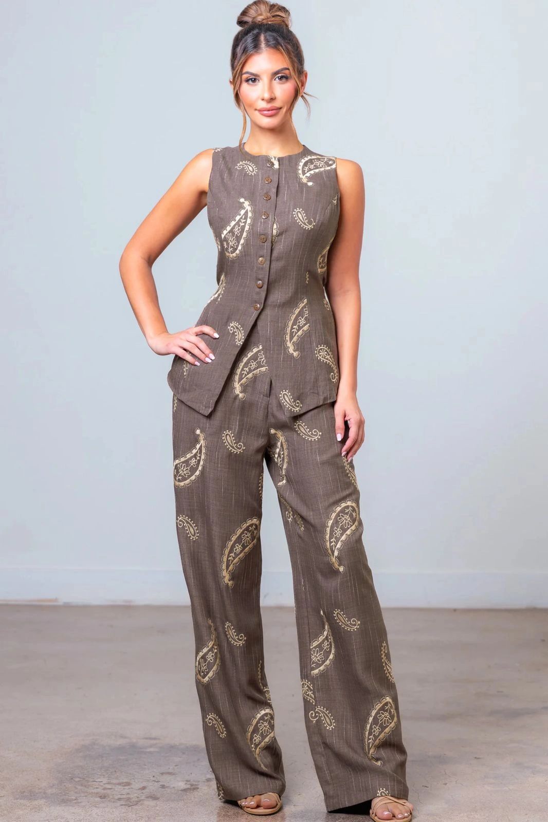 CONJUNTO ESTAMPADO BORDADO