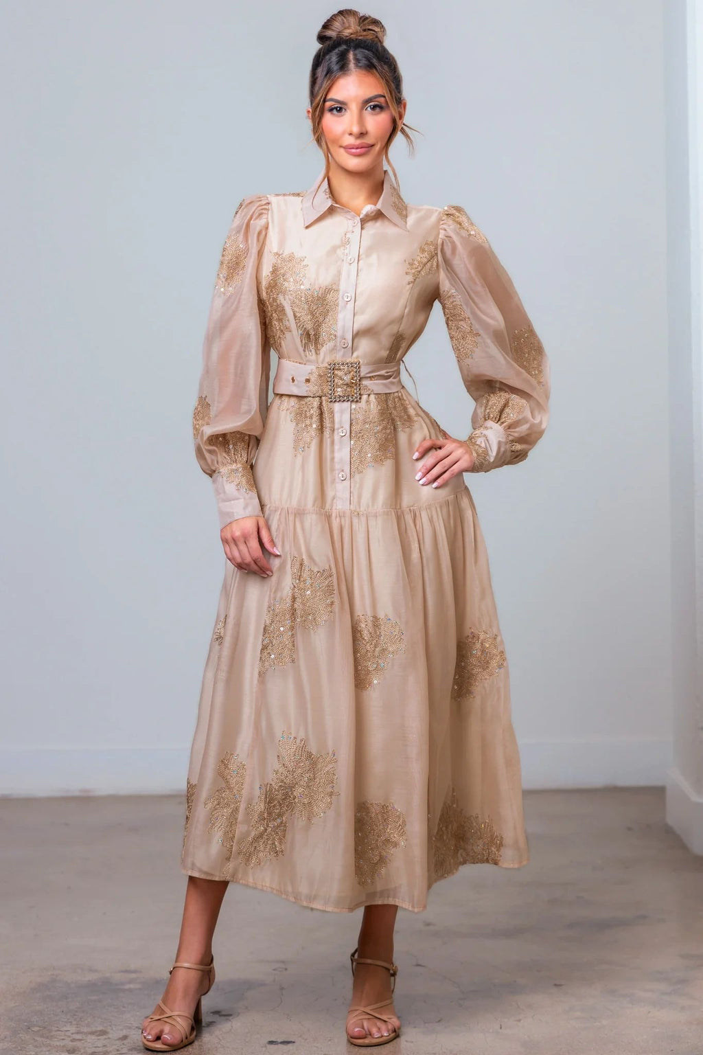 VESTIDO CON APLICACIONES
