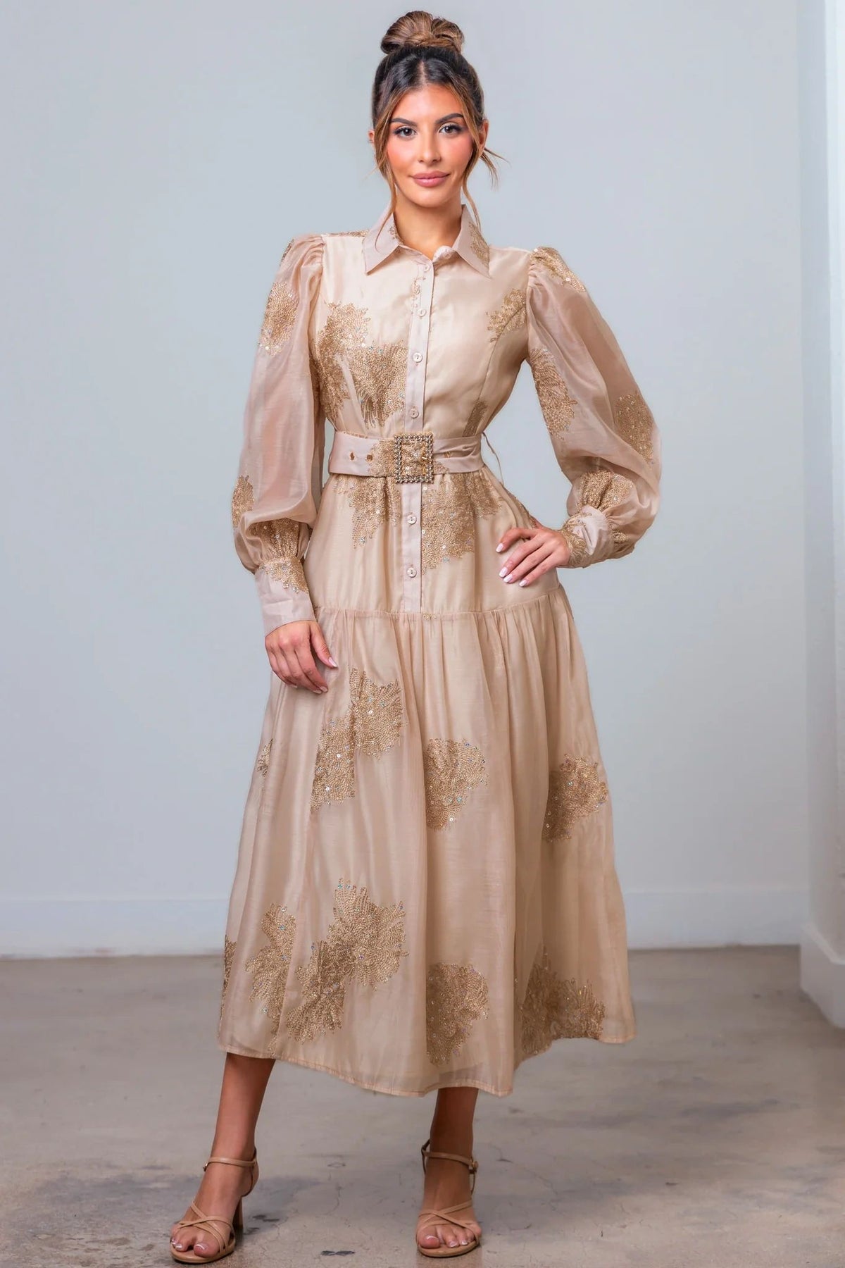 VESTIDO CON APLICACIONES