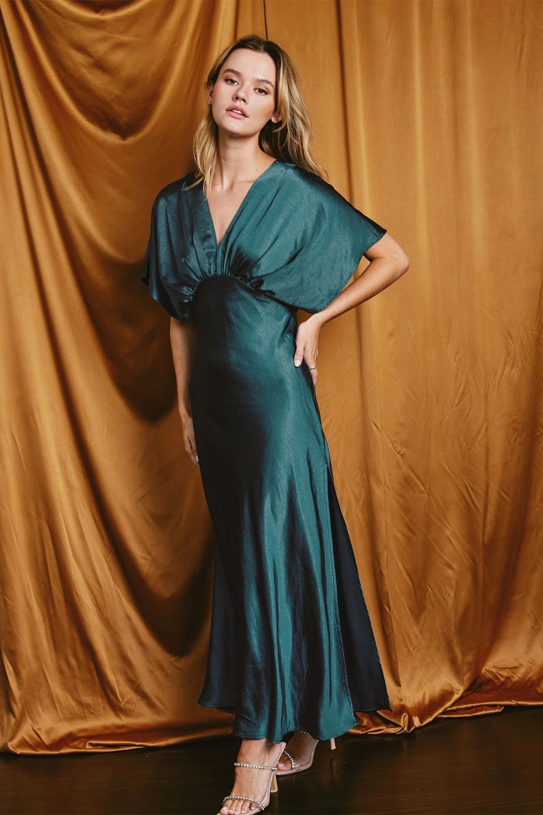 vestido-stretch-aplicacion-flor