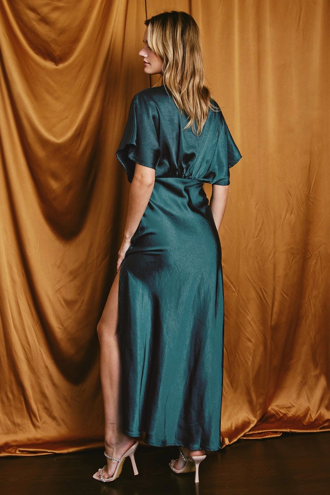 vestido-stretch-aplicacion-flor