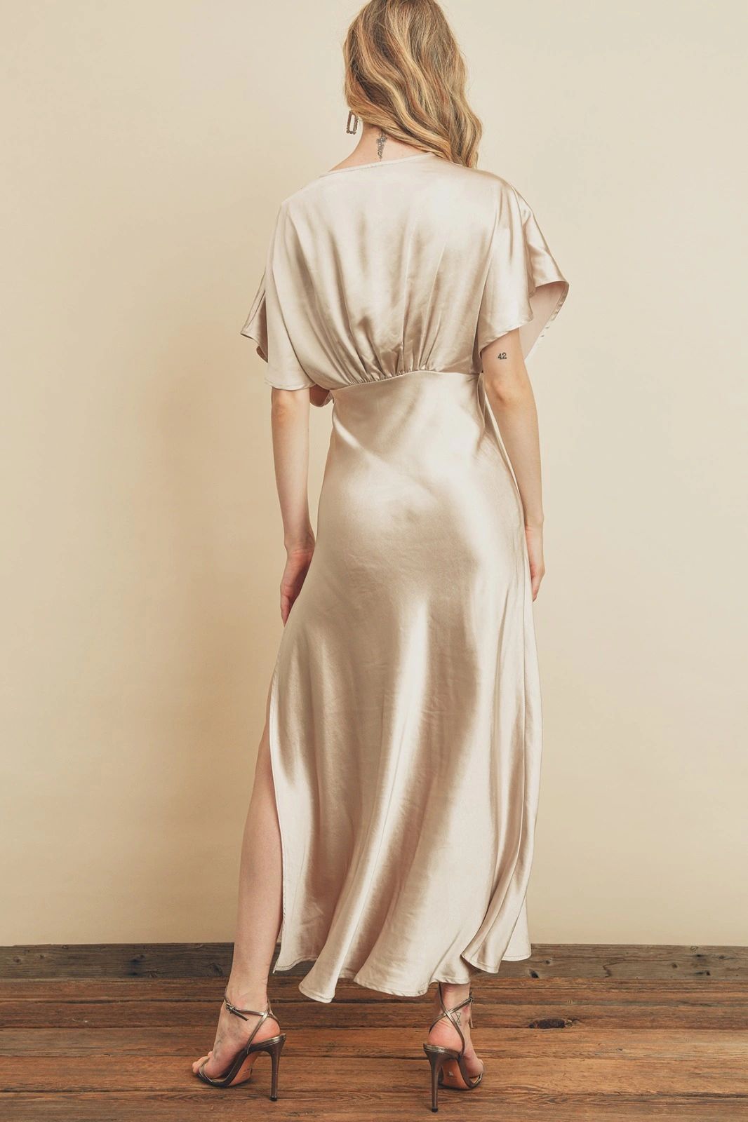 vestido-stretch-aplicacion-flor