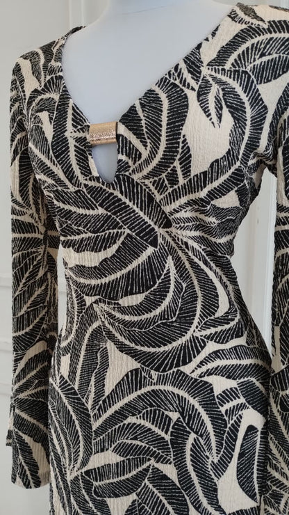 VESTIDO ESTAMPADO EN IVORY/NEGRO